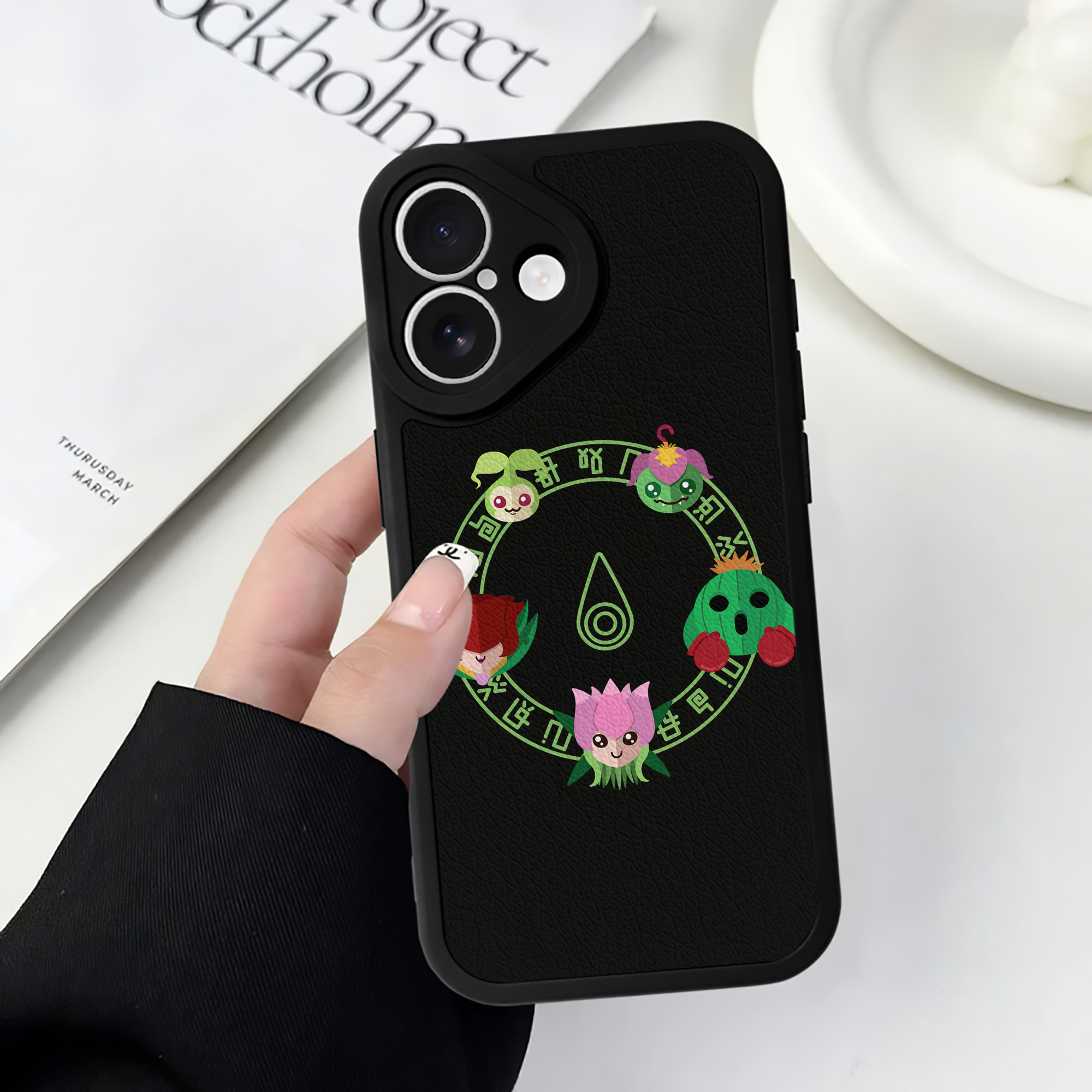 （画像用） Digimon デジタルモンスター/デジモン 【iPhone 16シリーズ対応】シリコンスマホケース（レザー調） 材質：シリコン
